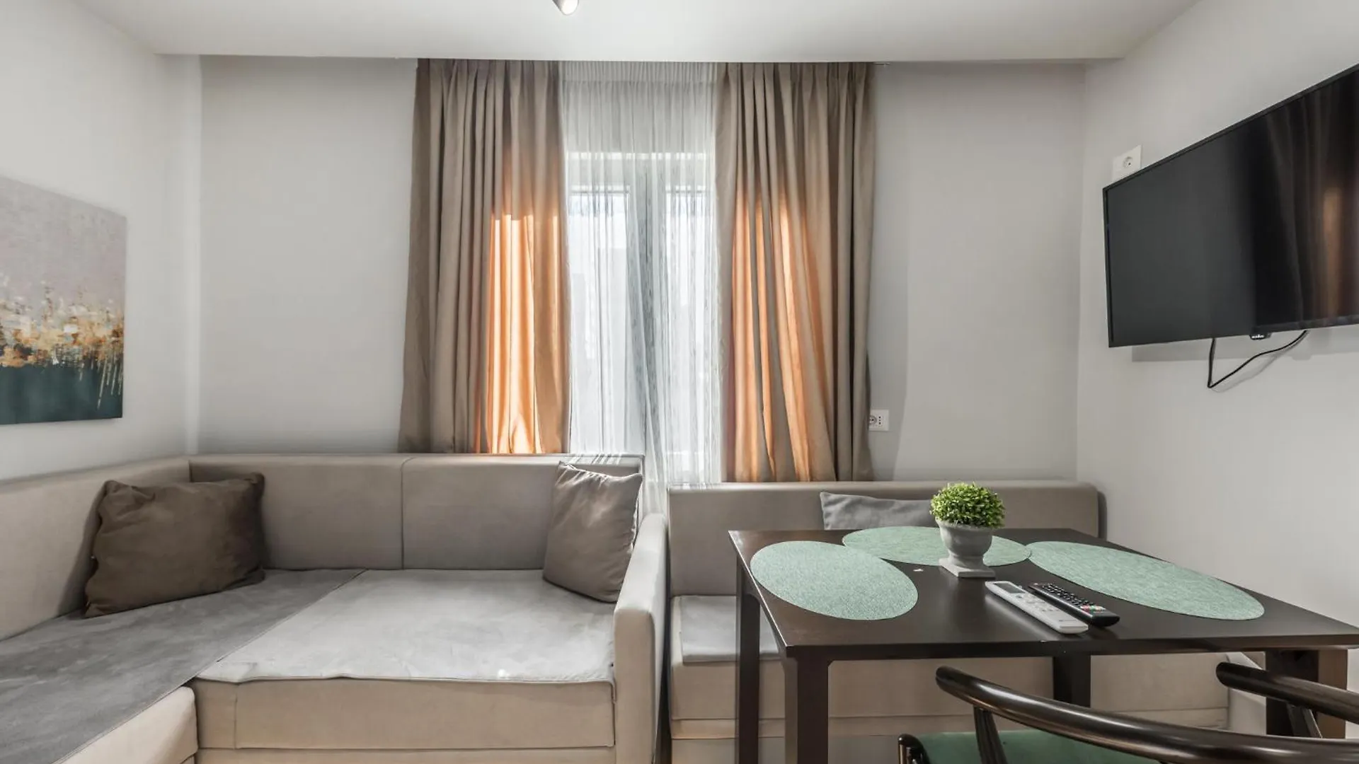 Pazari I Ri - Cozy Studio Tirana